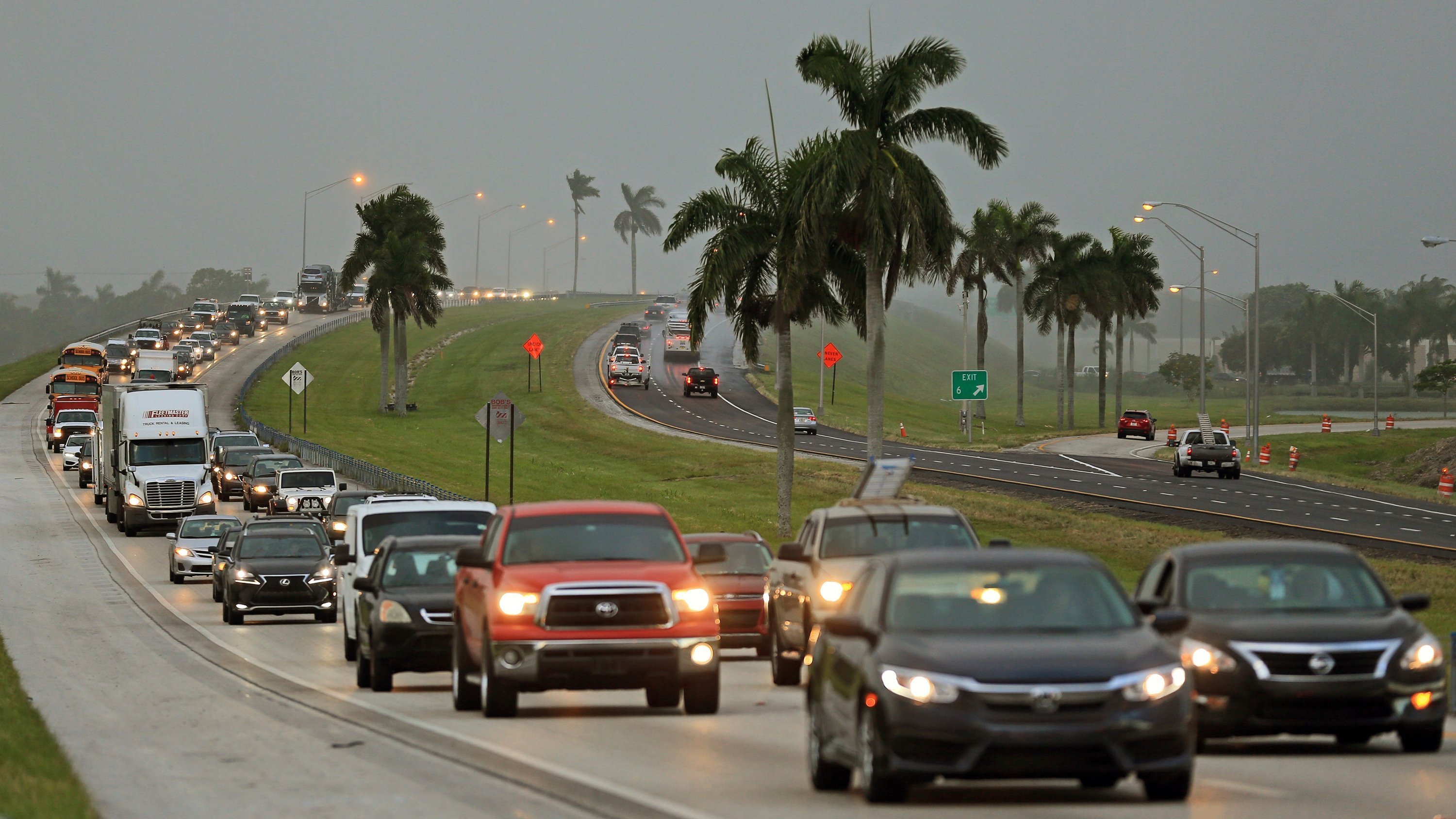 Florida Keys residents trickle back to warning of new crisis