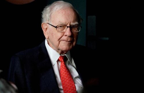 Warren Buffett's company lost $44 billion last quarter, but it's not really bad news - Erie News Now