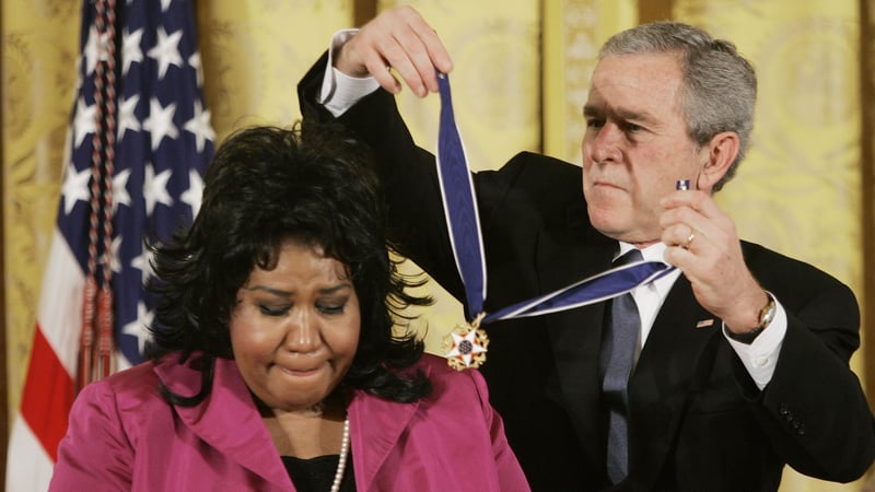 Resultado de imagem para Aretha Franklin e george bush