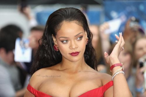 Rihanna wants you to know she smells really good - KAKE