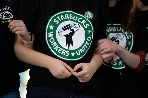 Estos baristas arriesgaron sus trabajos para sindicalizarse.  Ahora lideran los organizadores a nivel nacional – WICZ