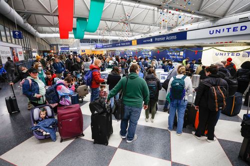 Friday flight cancellations top 5,900, disrupting holiday travel - Vimarsana News