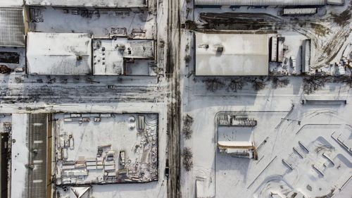A powerful winter storm claims at least 16 lives across the US as temperatures plunge, winds howl and power lines fall - Vimarsana News