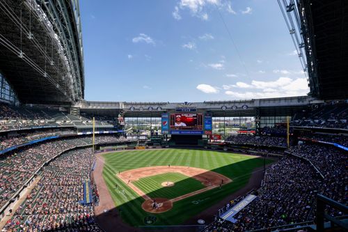 Man charged with burglary after stealing keys, memorabilia from Milwaukee Brewers clubhouse - Vimarsana News