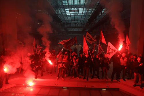 Protesters storm BlackRock's Paris office holding red flares and firing smoke bombs - Vimarsana News