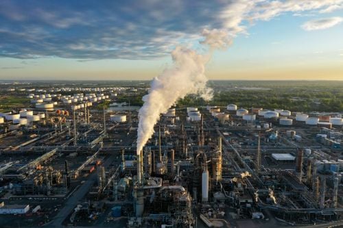 US oil prices sink below $70 on debt ceiling jitters and Russia-Saudi tensions - Erie News Now
