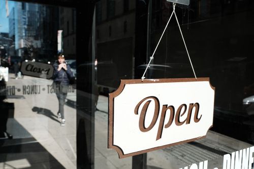 Here's what inflation's slowdown has meant for US businesses - Erie News Now - Vimarsana News