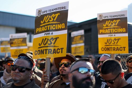UPS and Teamsters reach a labor deal, potentially avoiding a crippling strike - Vimarsana News