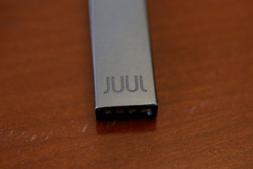 Juul seeks authorization on a new vape it says can verify a user's age. Here's how it works - Vimarsana News