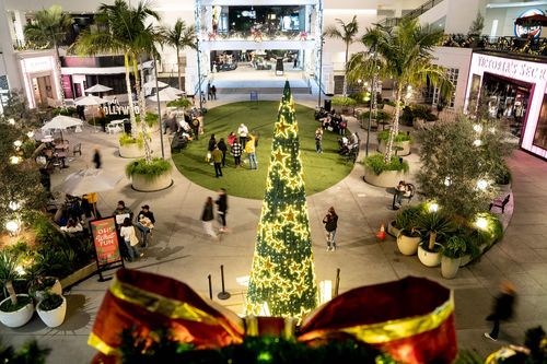 'Ho-hum holiday' spending expected as shoppers deal with economic cross-currents - Erie News Now - Vimarsana News