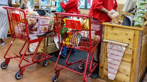 Trader Joe's says it's not adding self-checkout lines to its stores - Erie News Now - Vimarsana News