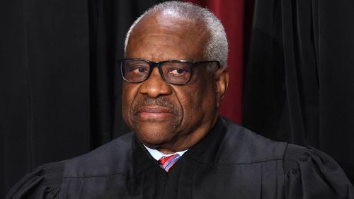 Clarence Thomas officially discloses private trips on GOP donor Harlan Crow's plane - KTEN - Your source for Texoma news, sports and weather - Vimarsana News