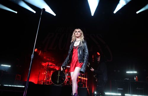 'Gossip Girl' star Taylor Momsen recalls 'alienating' experiences as child actor - Vimarsana News