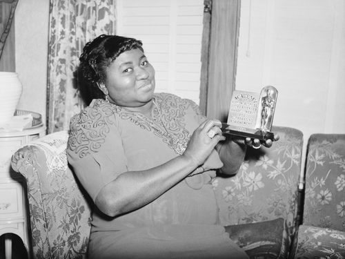 Hattie McDaniel, first Black actor to win an Oscar, will have her missing award replaced by the Academy - Vimarsana News