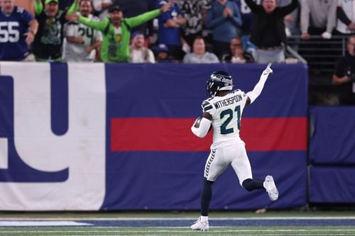 Seattle Seahawks roll past New York Giants on Monday Night Footb - Erie News  Now
