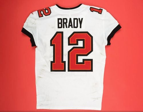 Tom Brady's No. 12 Jersey Promoted by Buccaneers Ahead of Uniform