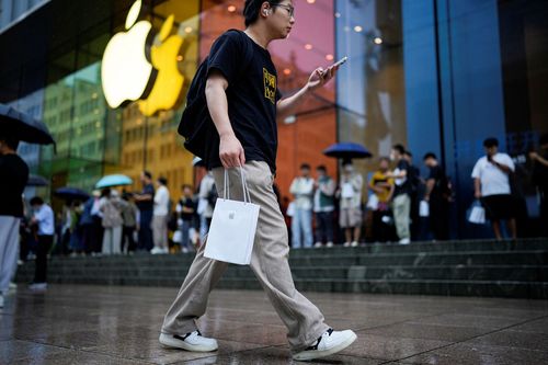 IPhone sales in China shrink as US political tensions grow - Vimarsana News