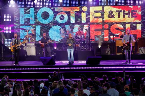 Hootie and the Blowfish are heading out on tour - Vimarsana News