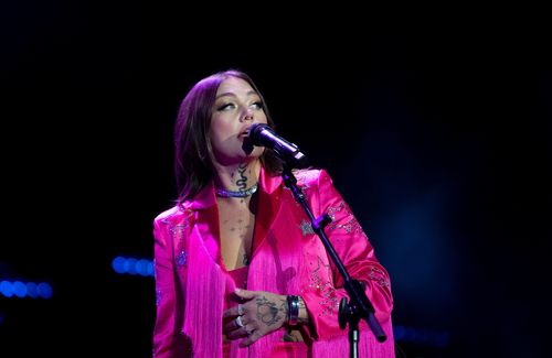 Elle King postpones show after curse-filled Grand Ole Opry performance - Vimarsana News