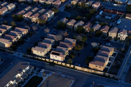 Mortgage rates rise to 6.9% in third-straight increase - Vimarsana News