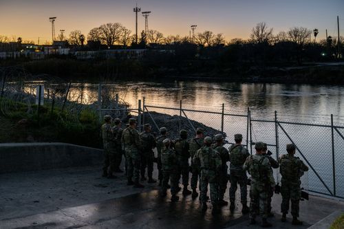 Texas seized part of the US-Mexico border and blocked federal Border Patrol agents. Here's what happened next - Vimarsana News