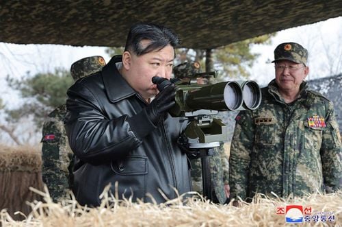 Kim Jong Un looking through binoculars.