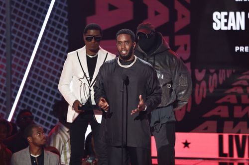 Sean 'Diddy' Combs credited Cassie for helping him through 'dark times' in 2022 BET Award speech - Vimarsana News