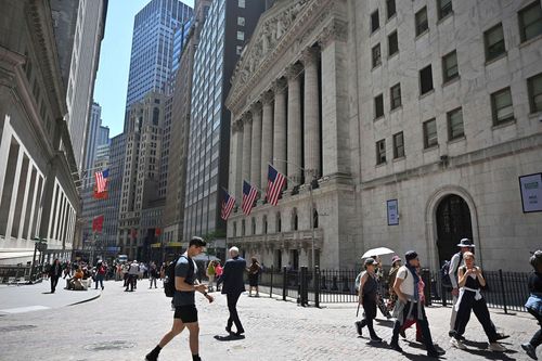 New York Stock Exchange says bizarre glitch that showed Berkshire Hathaway down 99.97% has been resolved - Vimarsana News
